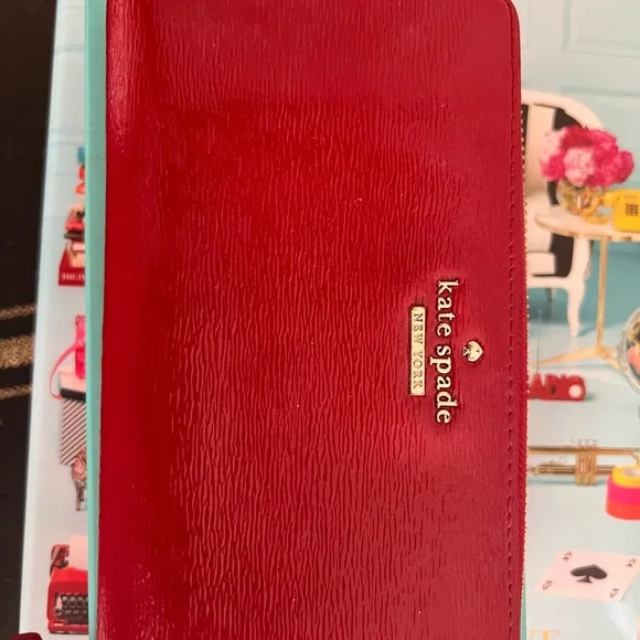 Kate spade never used red patent leather, Lacey wallet with original box - Picture 5 of 5